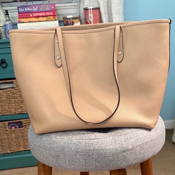 Coach City Zip Leather Tote Bag - Picture 4 of 10